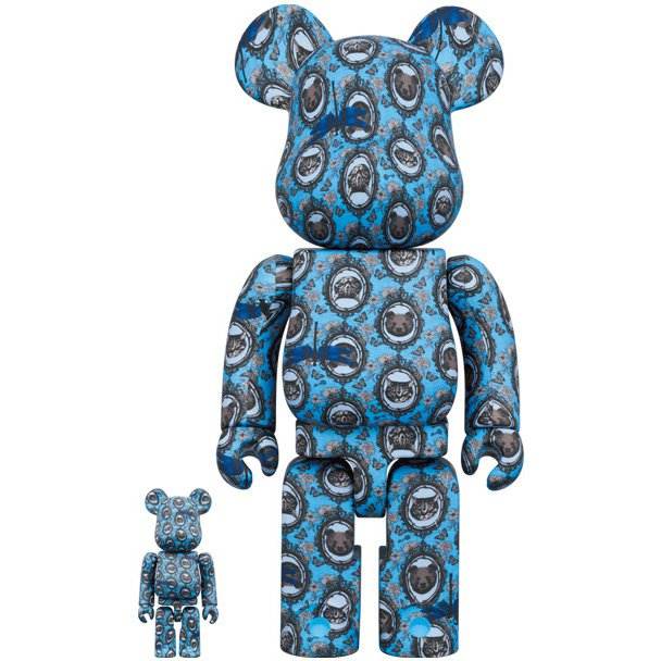 400% and 100% Bearbrick sæt with blue Robe Japonica Mirror kimono-inspired all-over print design